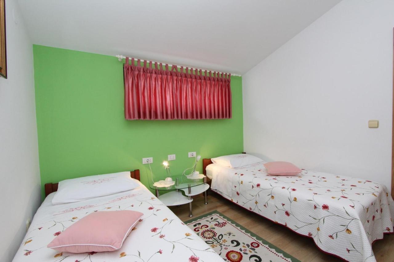 Apartments Daria Rovigno Esterno foto